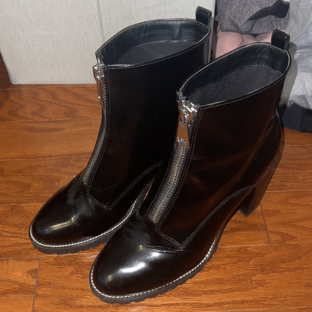 Cute black bootie pumps